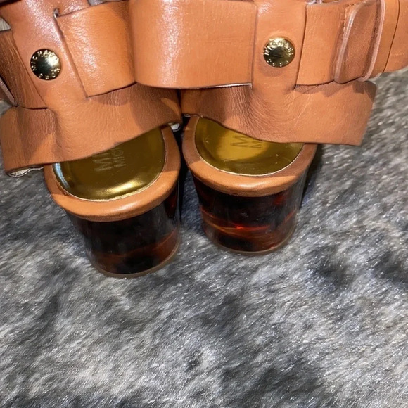 Michael Kors Tan strapy buckle low block heel sandals Sz 9.5 - Picture 5 of 16